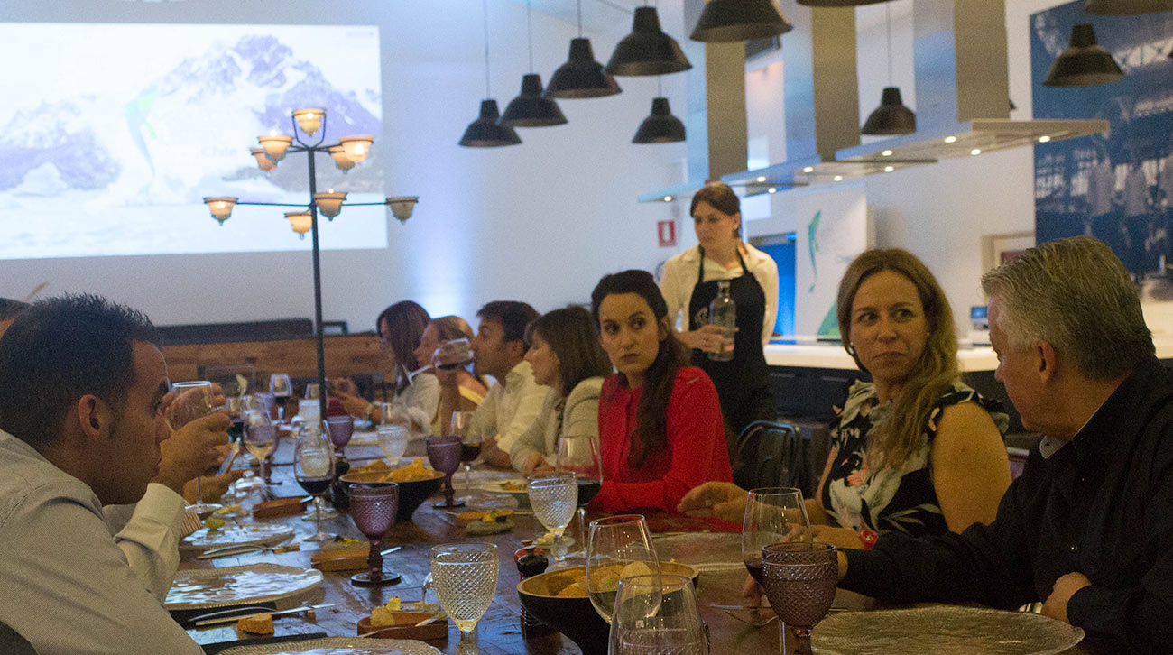 Asistentes al evento de presentación en el Kitchen Club de la Merluza Austral Chile